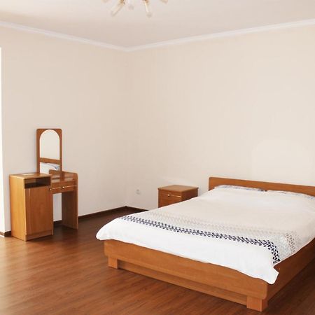 Ferienwohnung Центр Міста Однокімнатна Новобудова Lutsʼk Exterior foto