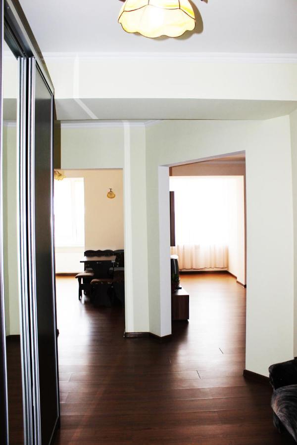 Ferienwohnung Центр Міста Однокімнатна Новобудова Lutsʼk Exterior foto